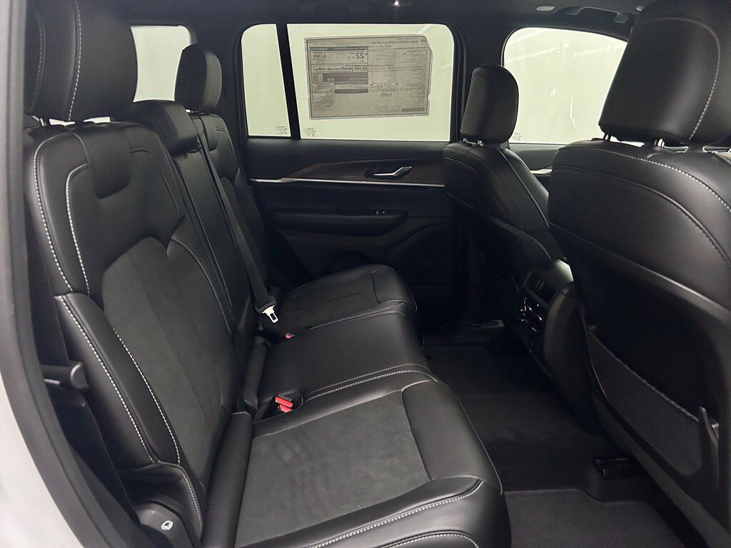 2027 Jeep Grand Cherokee Laredo Altitude Portland OR