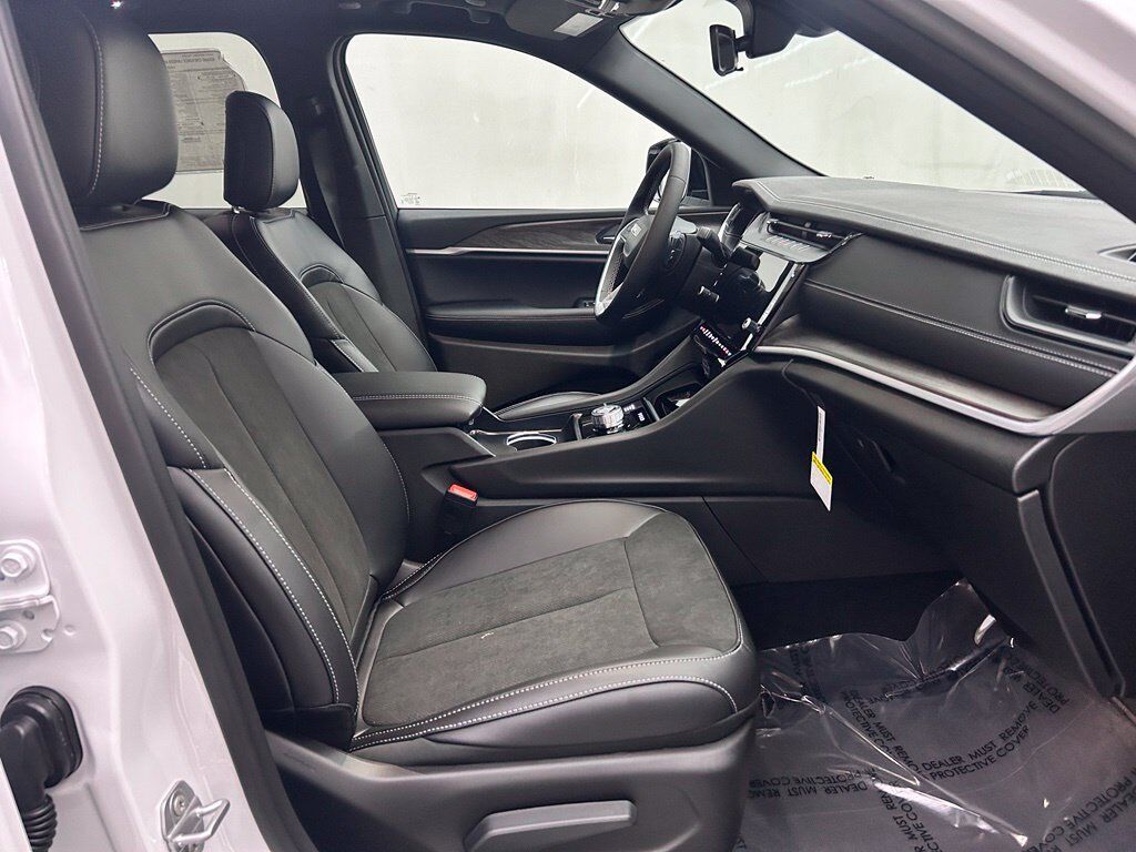 2027 Jeep Grand Cherokee Laredo Altitude Portland OR