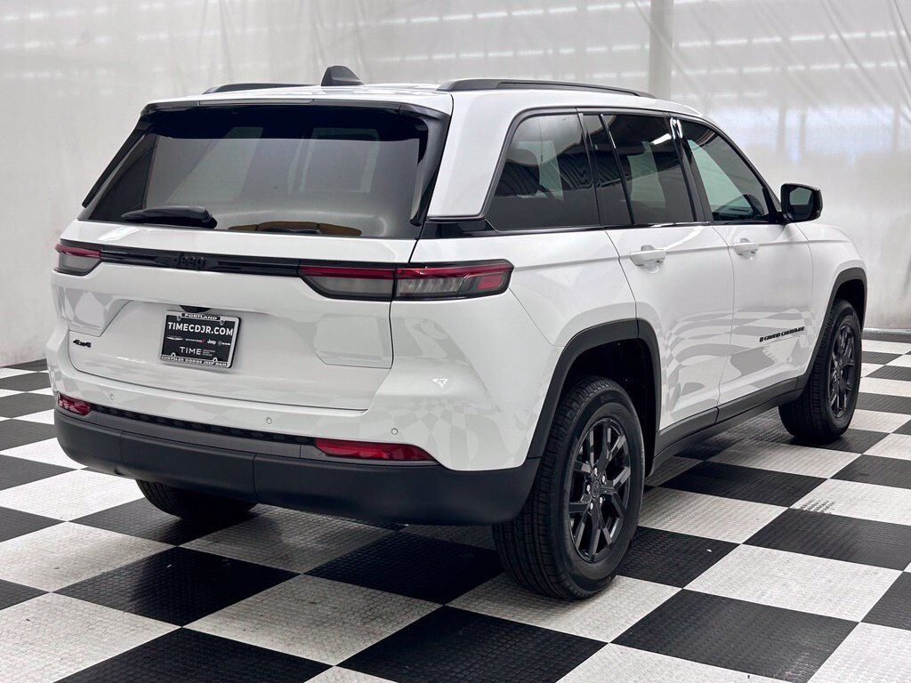2027 Jeep Grand Cherokee Laredo Altitude Portland OR