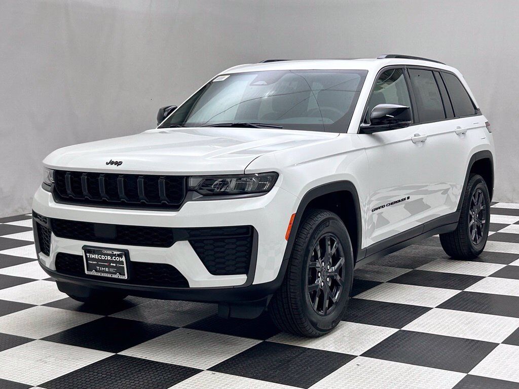 2027 Jeep Grand Cherokee Laredo Altitude Portland OR