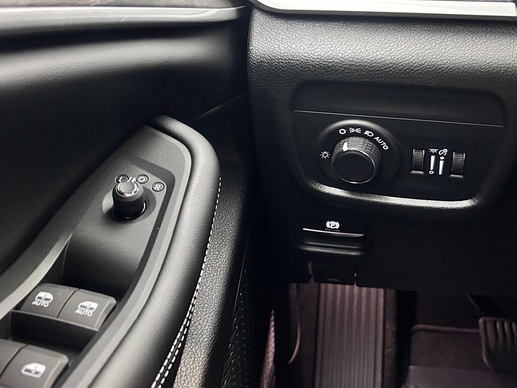 2027 Jeep Grand Cherokee Laredo Altitude Portland OR