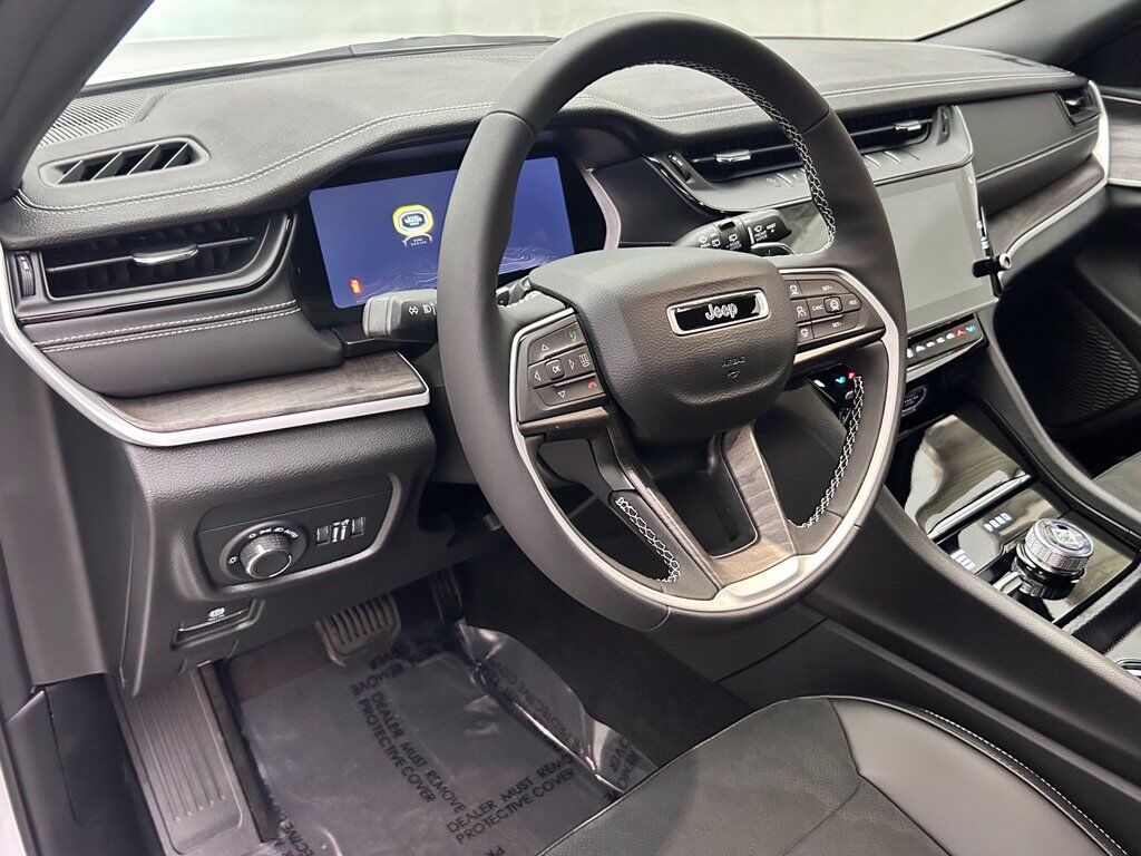2027 Jeep Grand Cherokee Laredo Altitude Portland OR