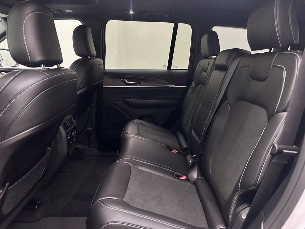 2027 Jeep Grand Cherokee Laredo Altitude Portland OR