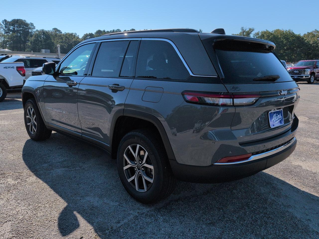 2027 Jeep Grand Cherokee Laredo Appleton WI