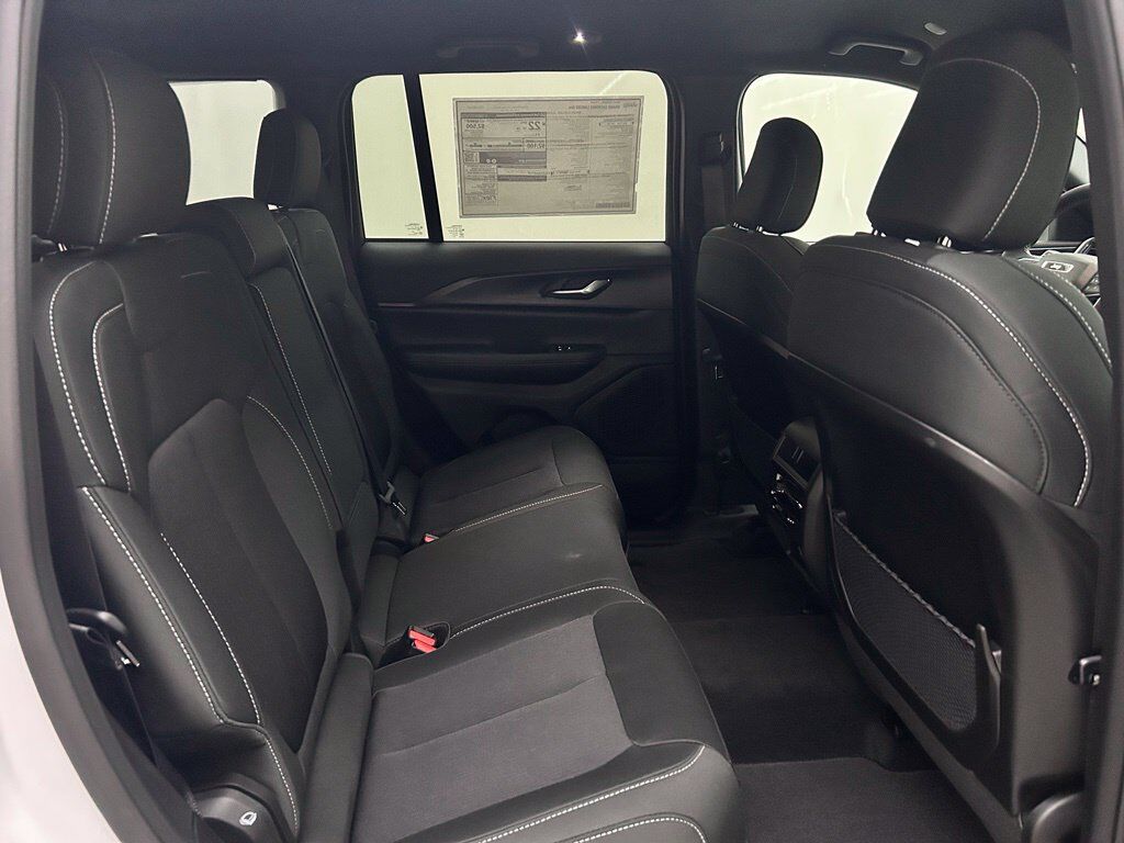 2027 Jeep Grand Cherokee Laredo Portland OR