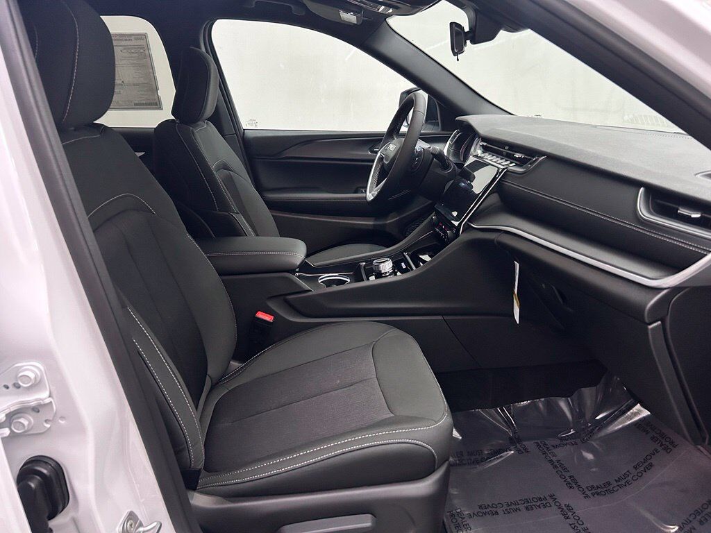 2027 Jeep Grand Cherokee Laredo Portland OR