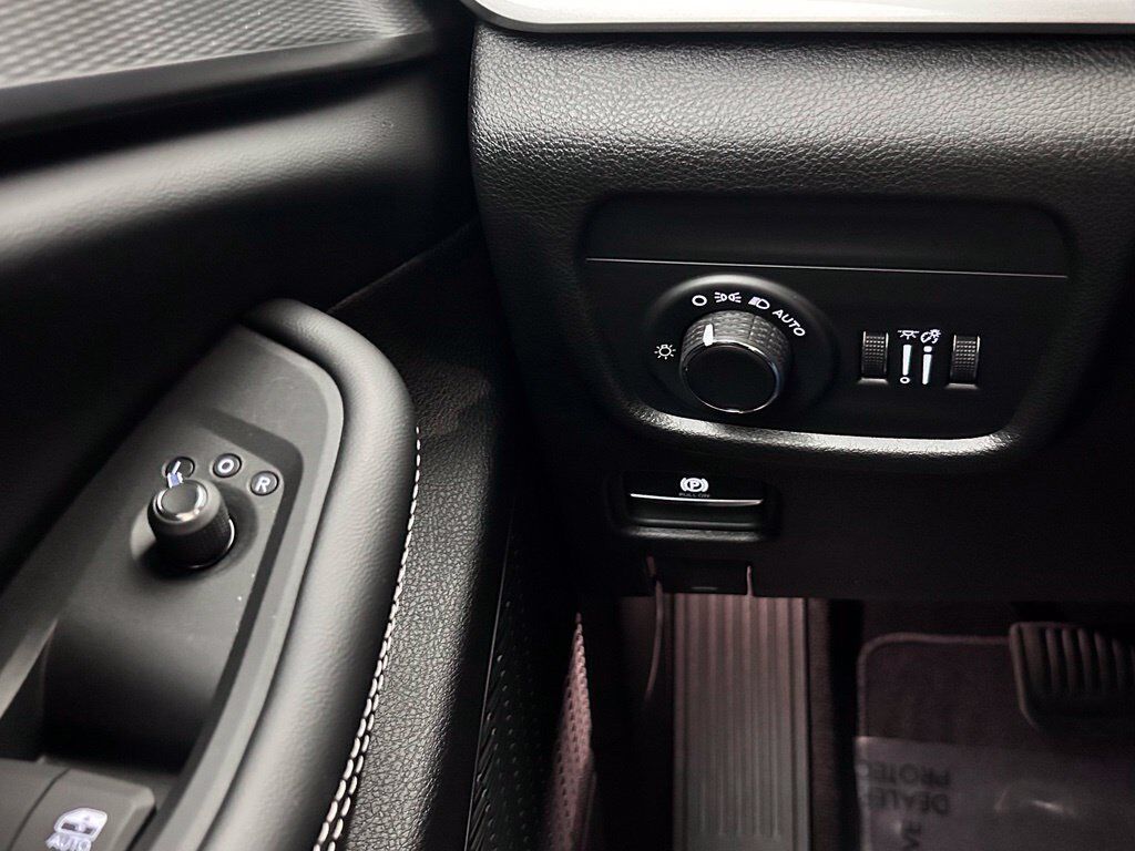 2027 Jeep Grand Cherokee Laredo Portland OR