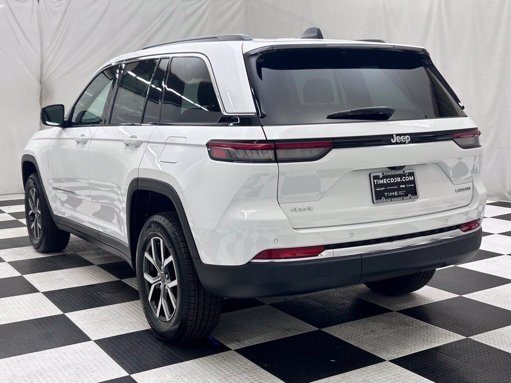 2027 Jeep Grand Cherokee Laredo Portland OR