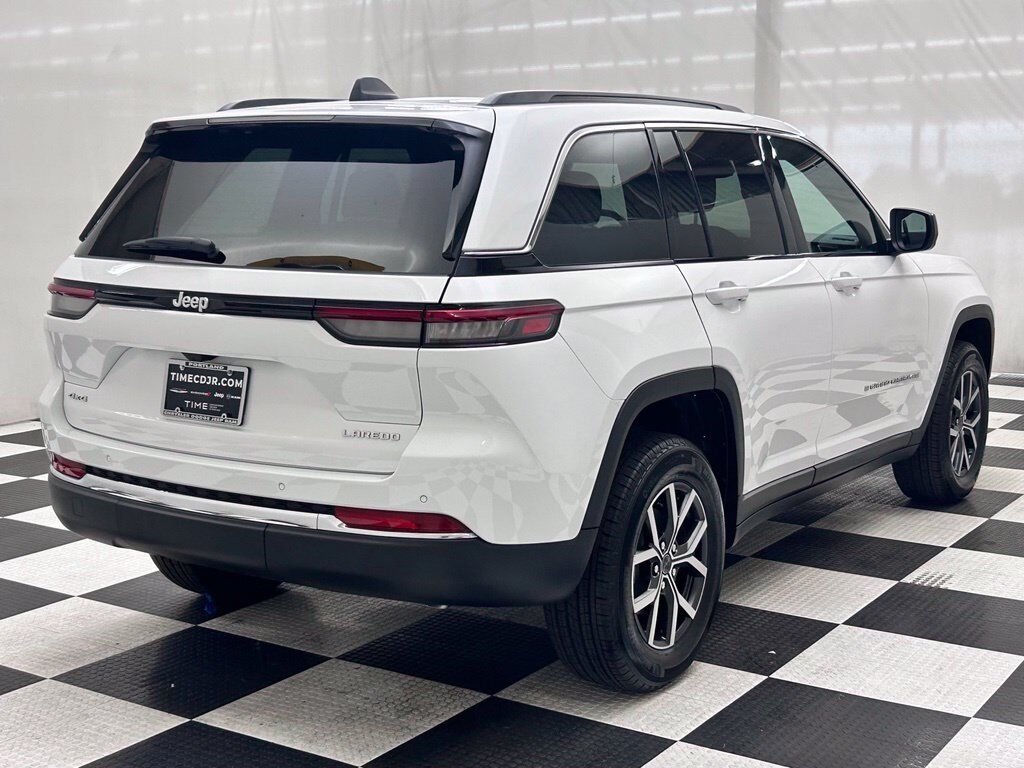 2027 Jeep Grand Cherokee Laredo Portland OR