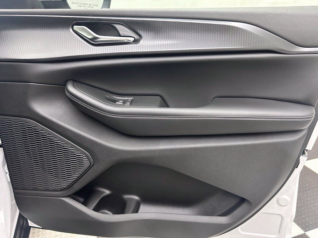 2027 Jeep Grand Cherokee Laredo Portland OR