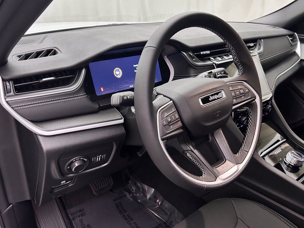 2027 Jeep Grand Cherokee Laredo Portland OR