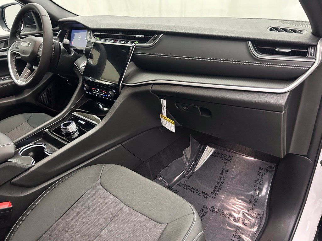 2027 Jeep Grand Cherokee Laredo Portland OR