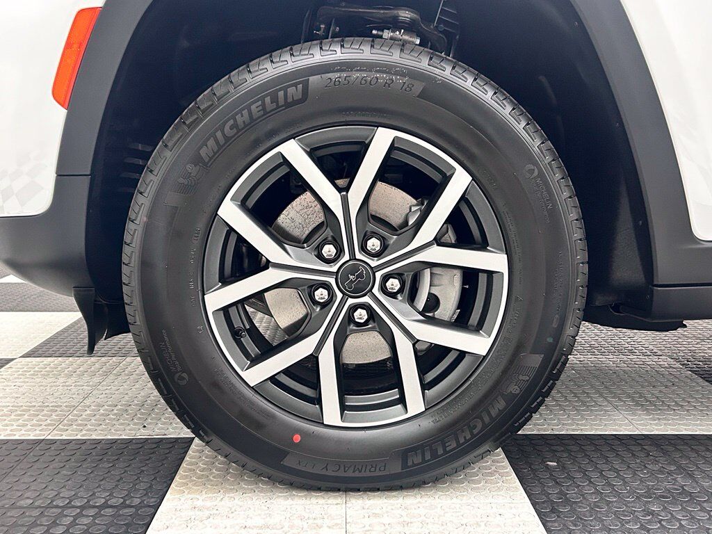2027 Jeep Grand Cherokee Laredo Portland OR