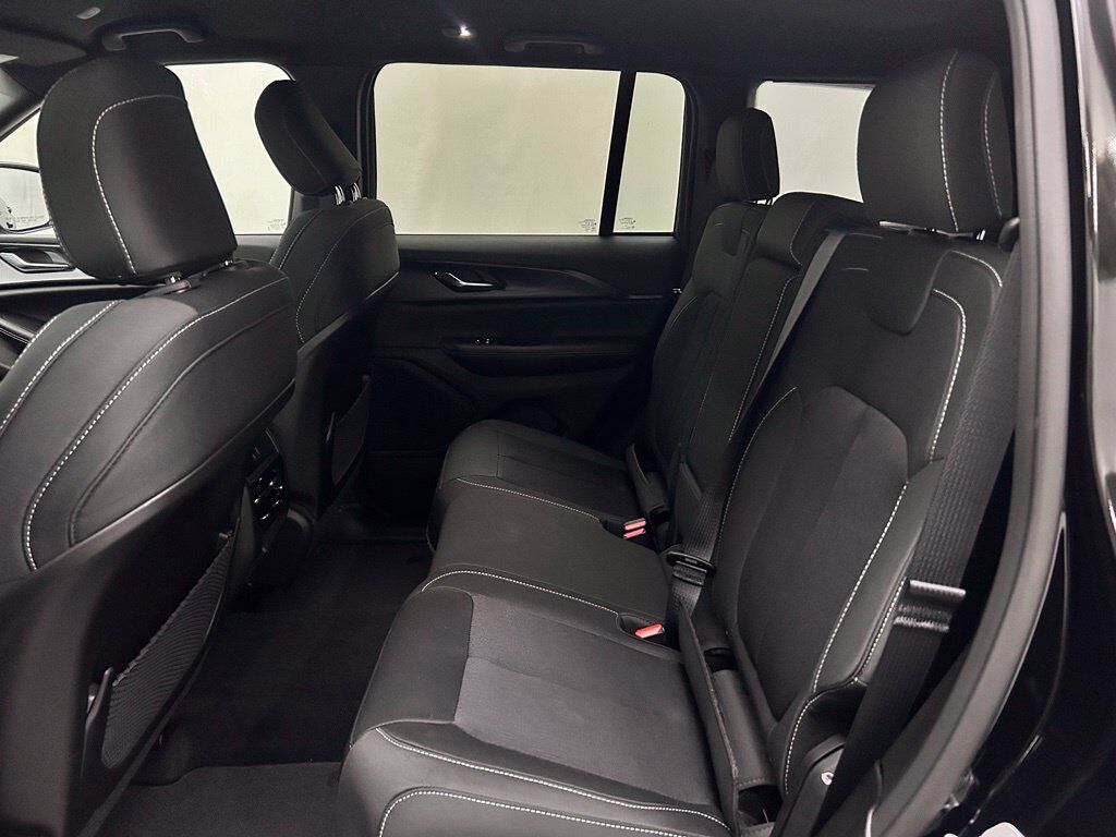 2027 Jeep Grand Cherokee Laredo Portland OR