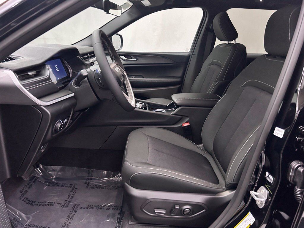 2027 Jeep Grand Cherokee Laredo Portland OR