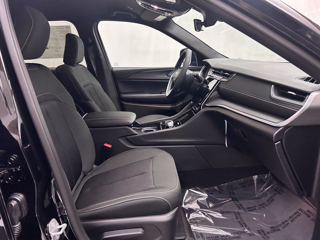 2027 Jeep Grand Cherokee Laredo Portland OR