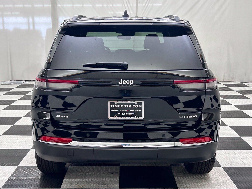 2027 Jeep Grand Cherokee Laredo Portland OR