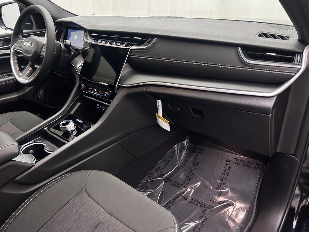 2027 Jeep Grand Cherokee Laredo Portland OR