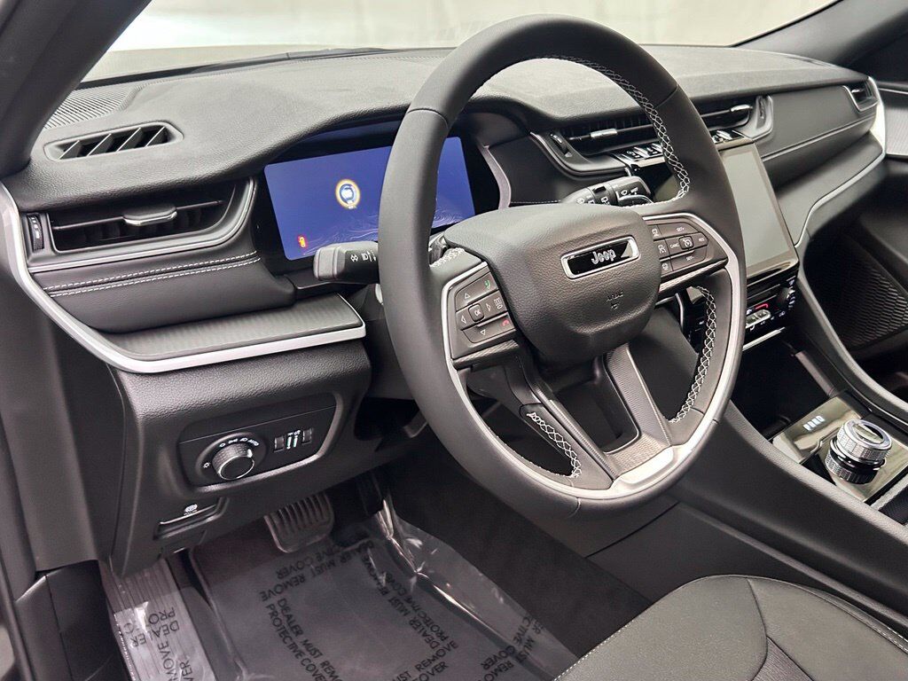 2027 Jeep Grand Cherokee Laredo Portland OR
