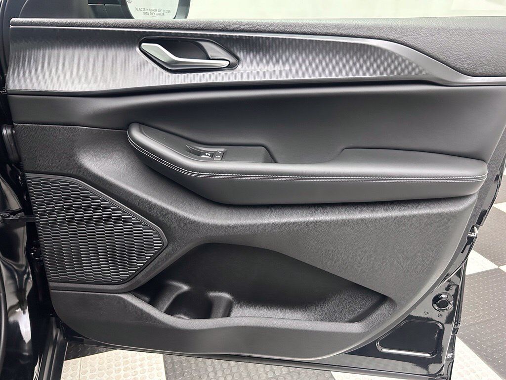 2027 Jeep Grand Cherokee Laredo Portland OR