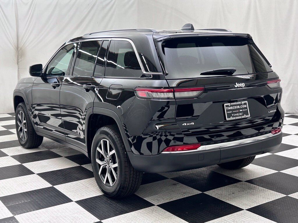 2027 Jeep Grand Cherokee Laredo Portland OR