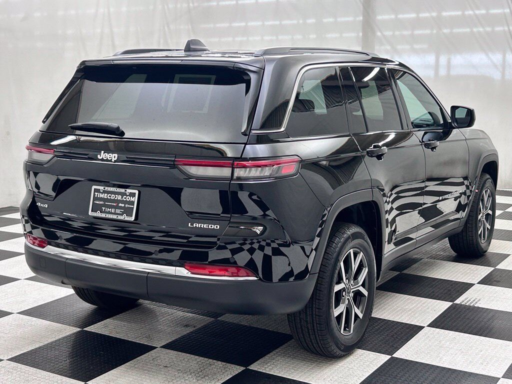 2027 Jeep Grand Cherokee Laredo Portland OR