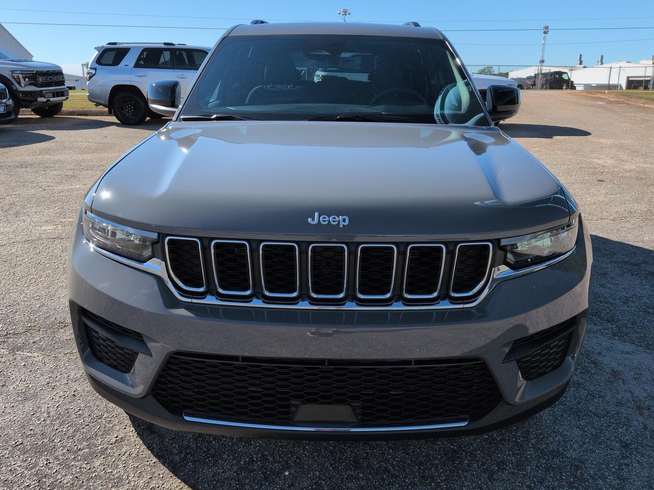 2027 Jeep Grand Cherokee Laredo Winder GA