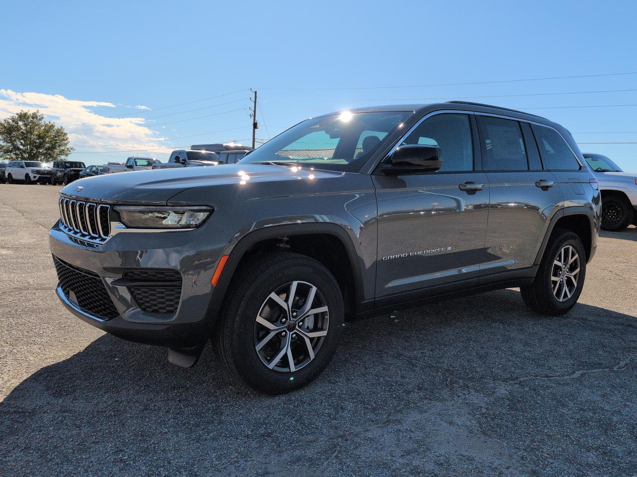 2027 Jeep Grand Cherokee Laredo Winder GA
