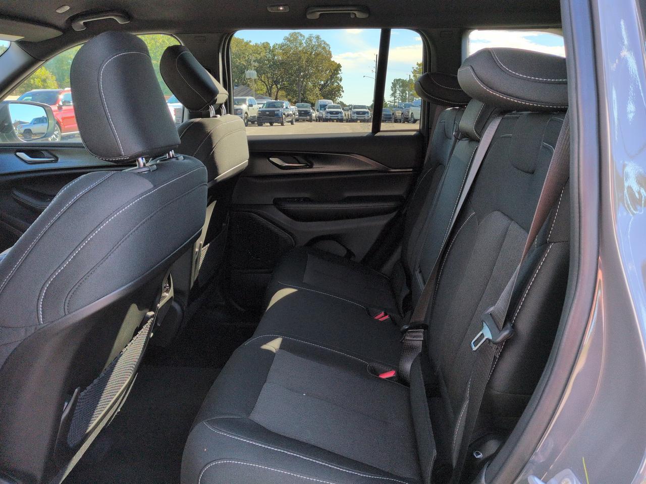 2027 Jeep Grand Cherokee Laredo Winder GA