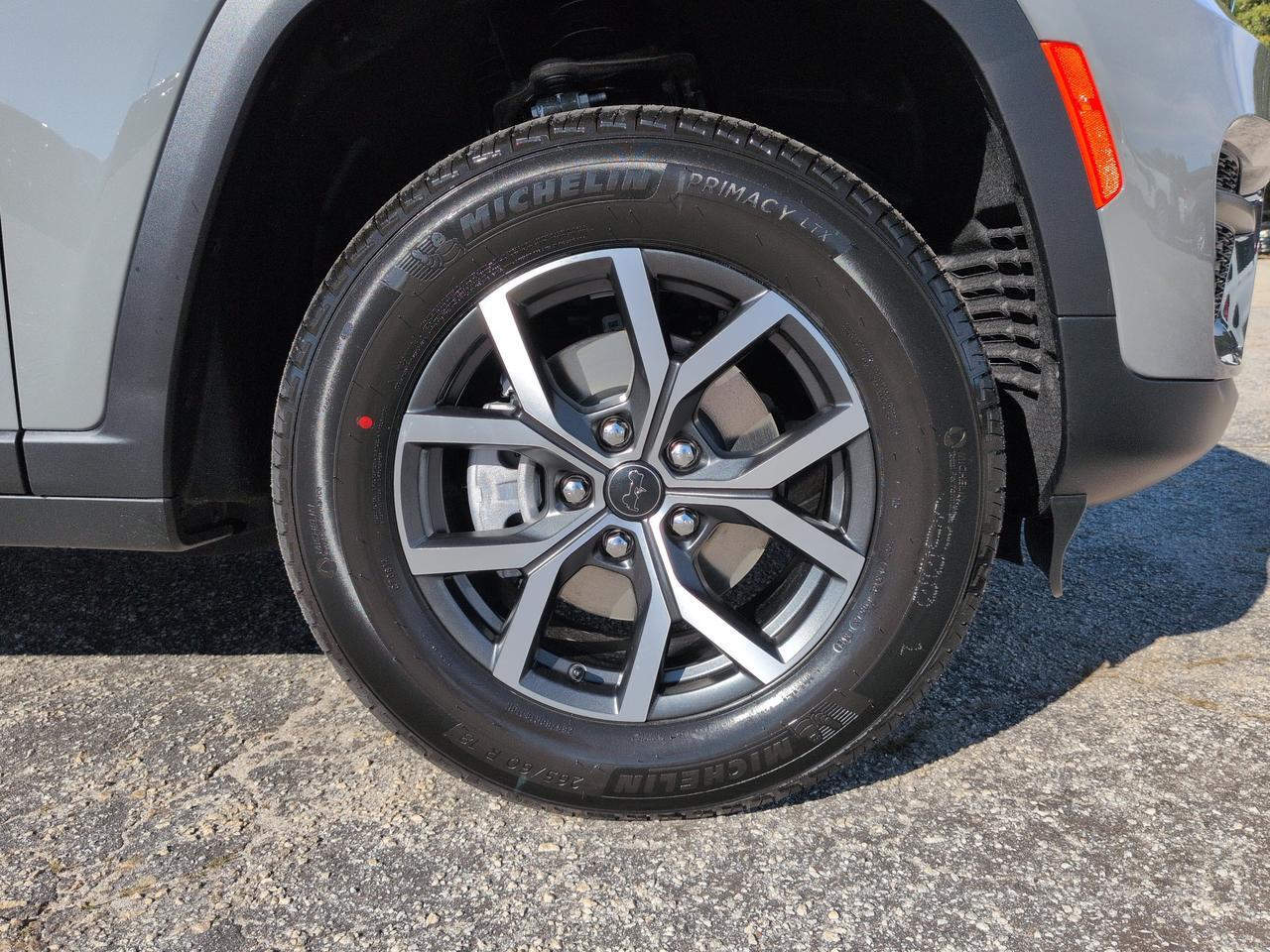 2027 Jeep Grand Cherokee Laredo Winder GA