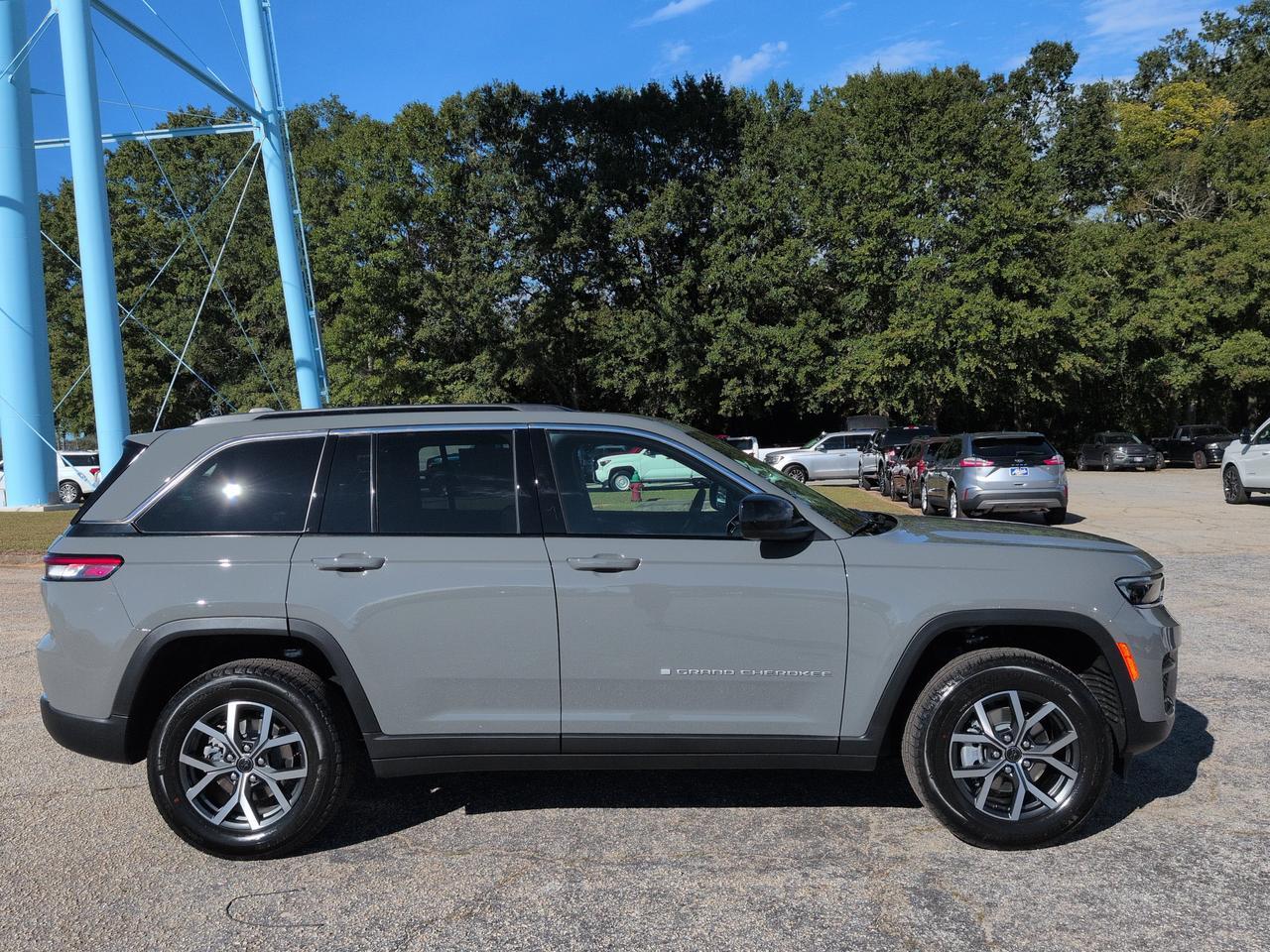 2027 Jeep Grand Cherokee Laredo Winder GA