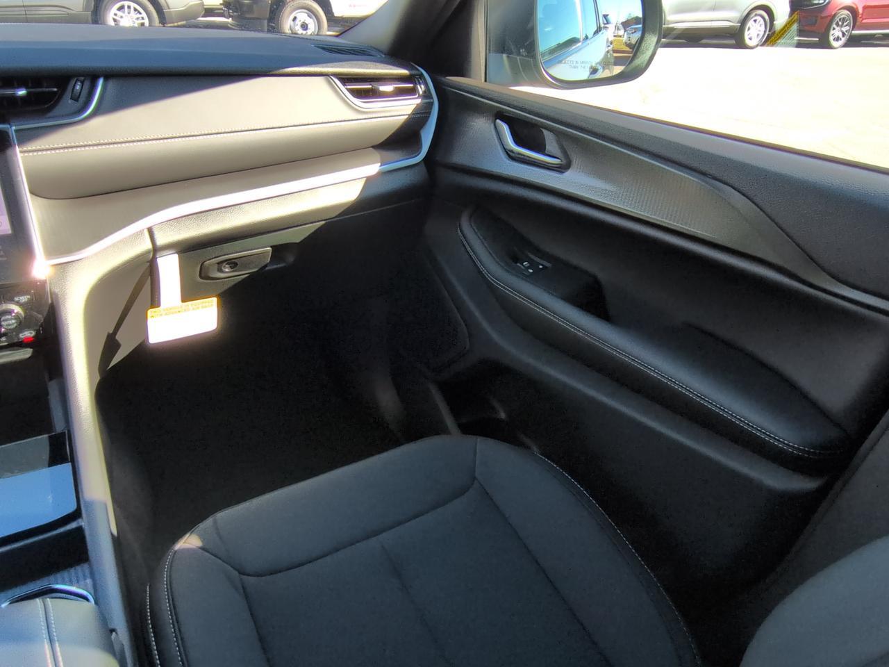 2027 Jeep Grand Cherokee Laredo Winder GA