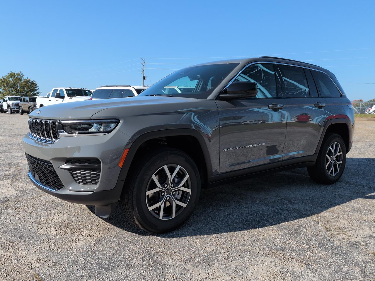 2027 Jeep Grand Cherokee Laredo Winder GA