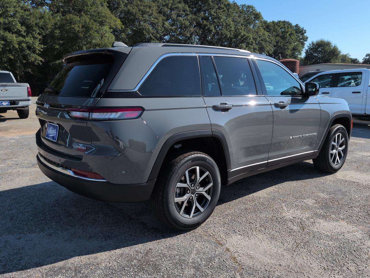 2027 Jeep Grand Cherokee Laredo Winder GA