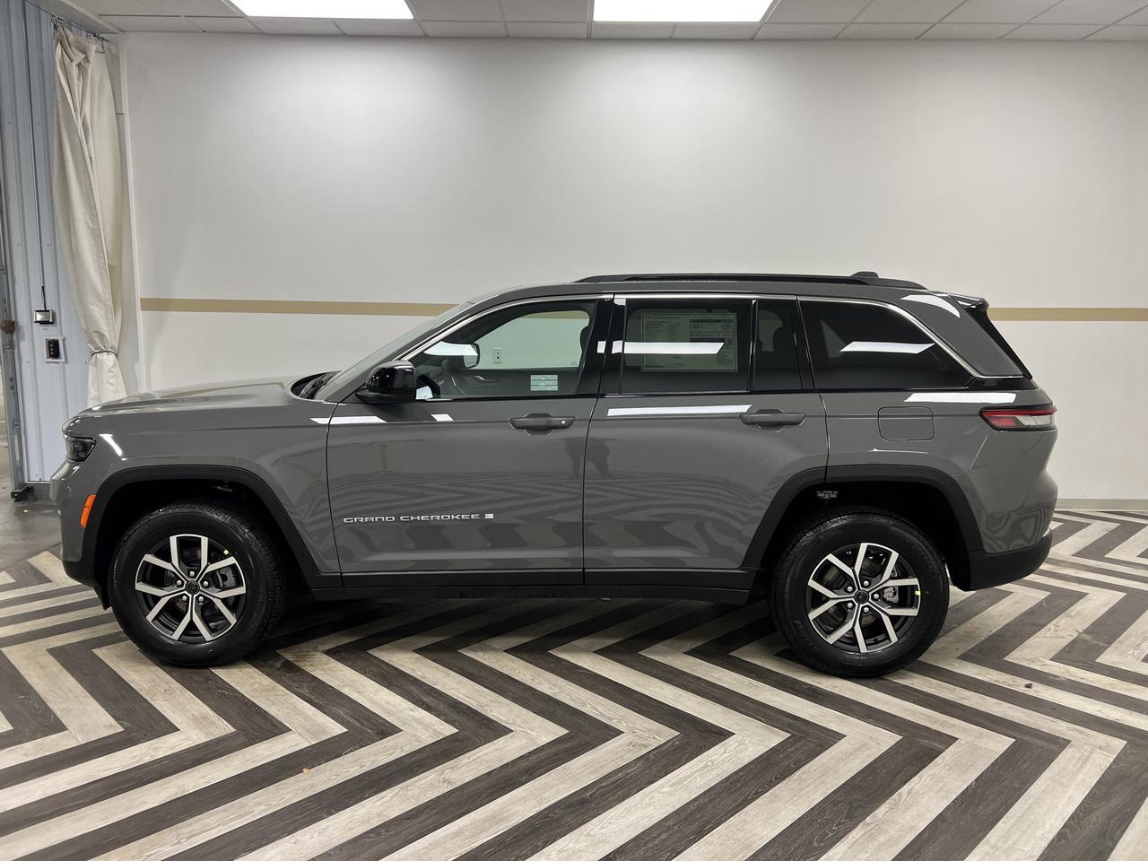 2027 Jeep Grand Cherokee Laredo X Gasoline