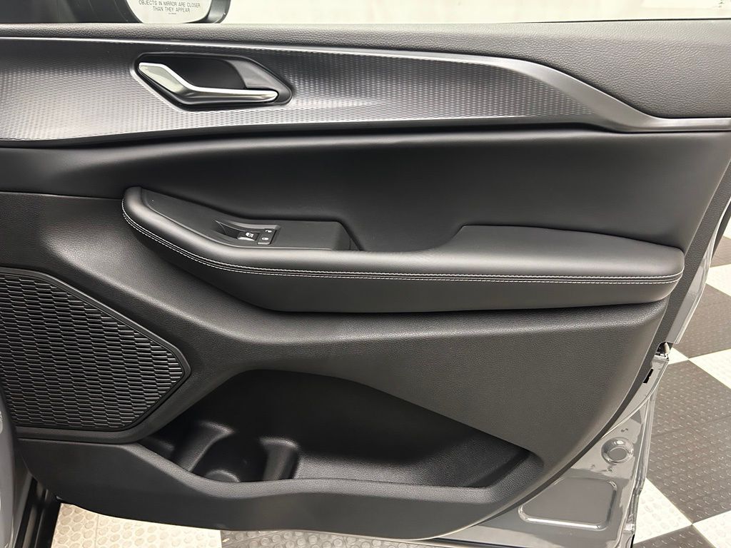 2027 Jeep Grand Cherokee Laredo X Portland OR