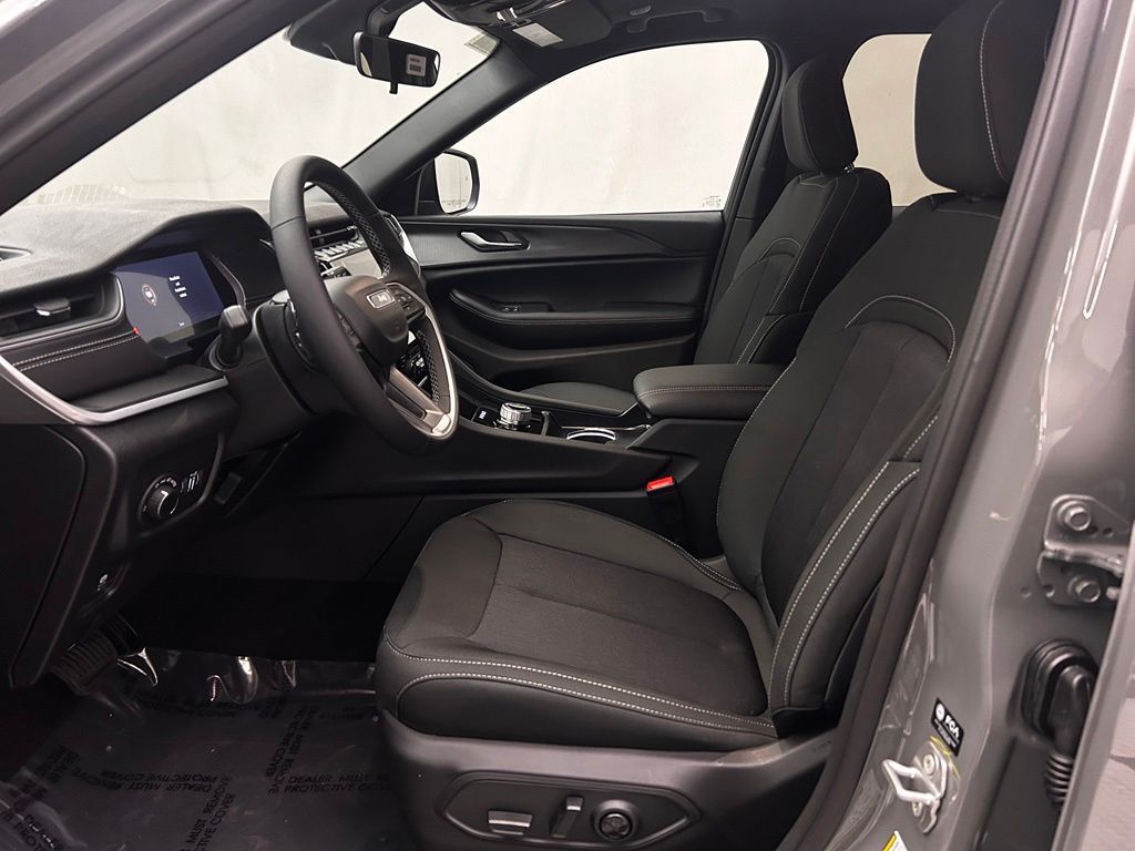 2027 Jeep Grand Cherokee Laredo X Portland OR