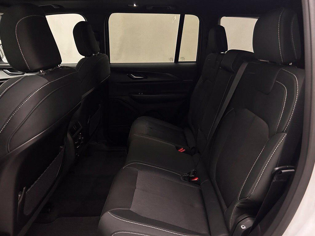 2027 Jeep Grand Cherokee Laredo X Portland OR