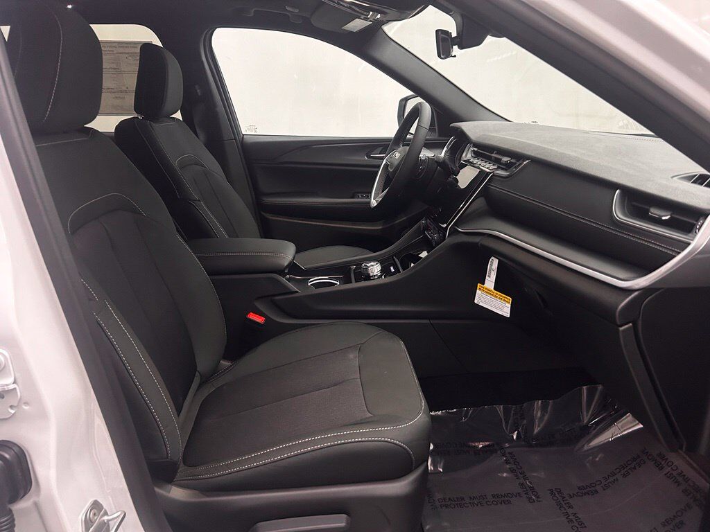 2027 Jeep Grand Cherokee Laredo X Portland OR
