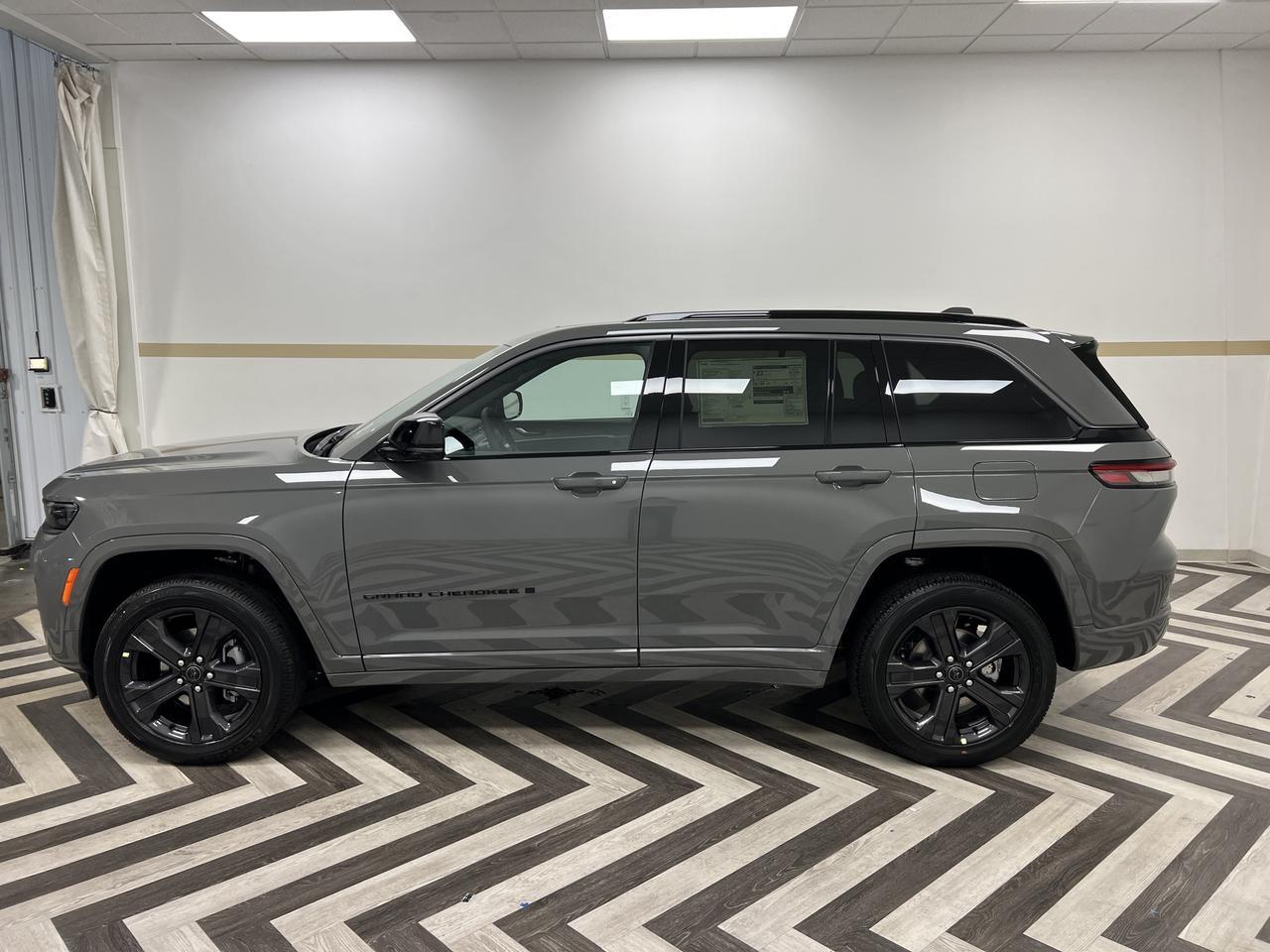 2027 Jeep Grand Cherokee Limited Reserve Gasoline