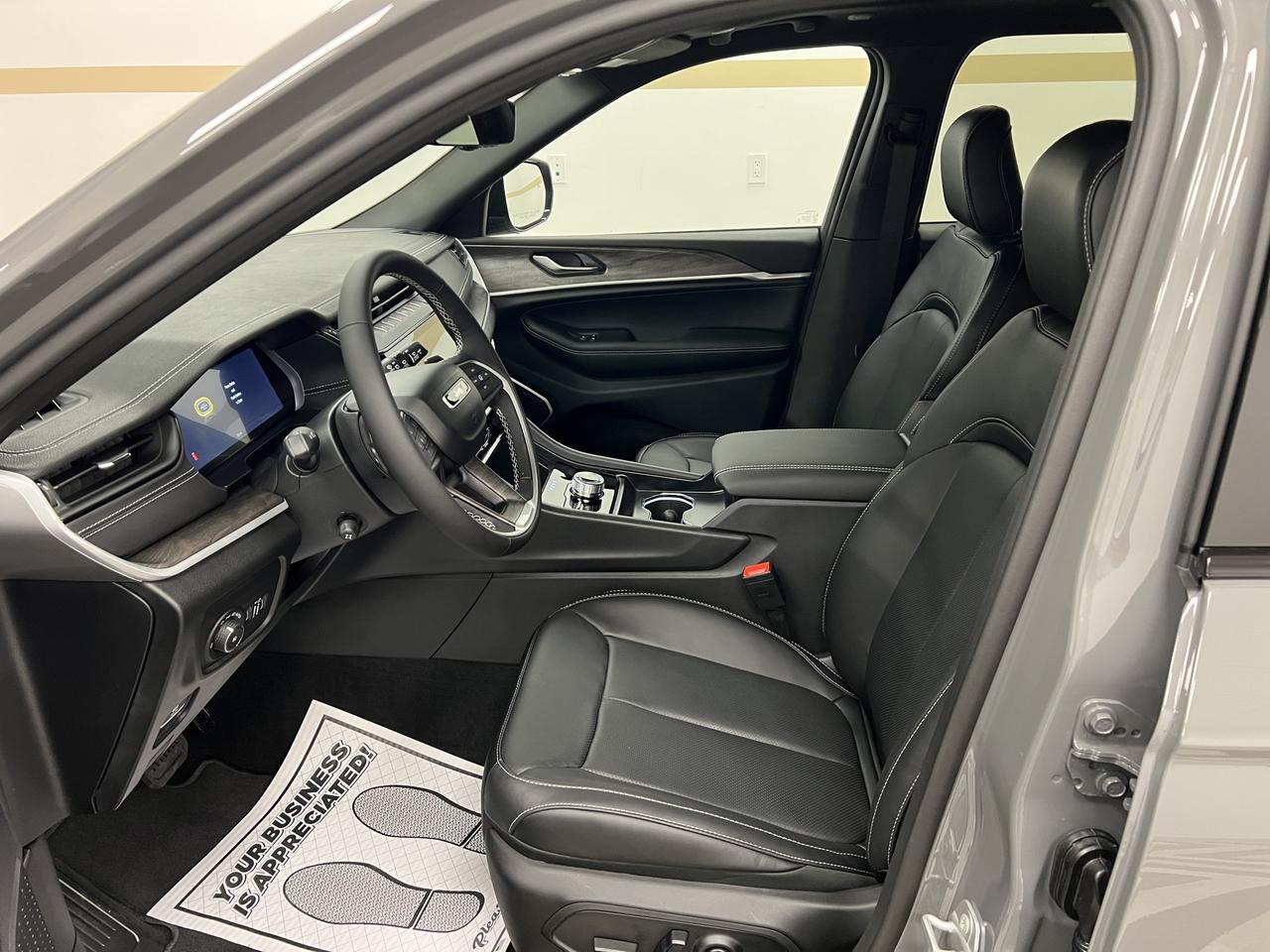 2027 Jeep Grand Cherokee Limited Reserve Gasoline