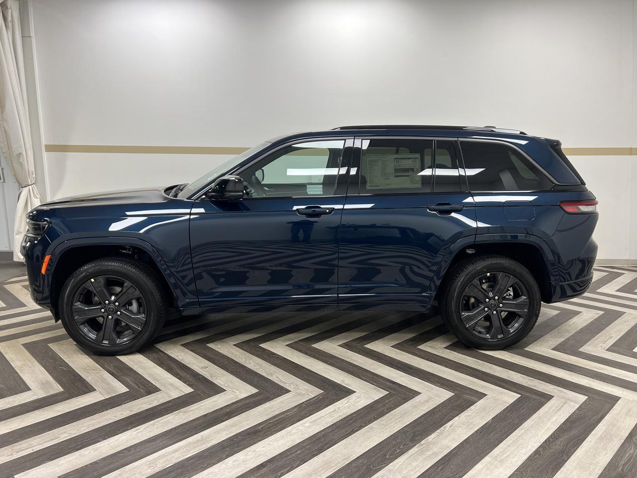 2027 Jeep Grand Cherokee Limited Reserve Gasoline
