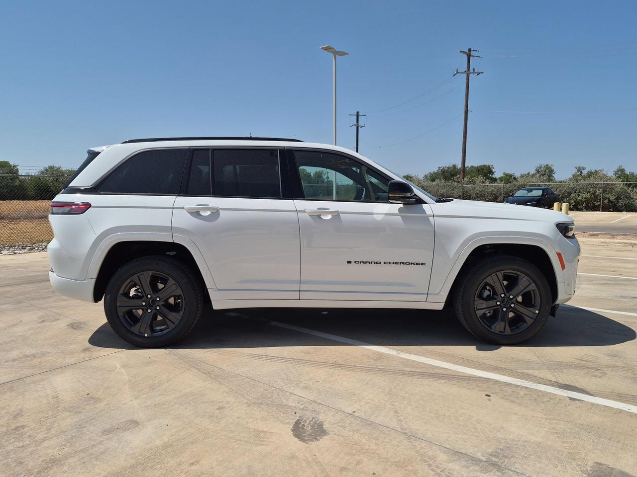 2027 Jeep Grand Cherokee Limited Reserve