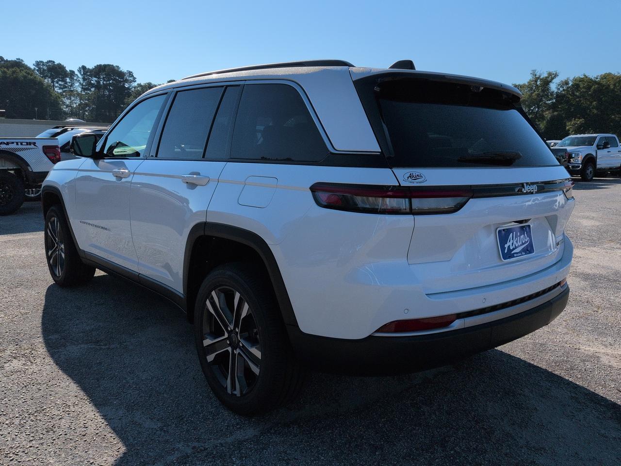 2027 Jeep Grand Cherokee Limited Winder GA