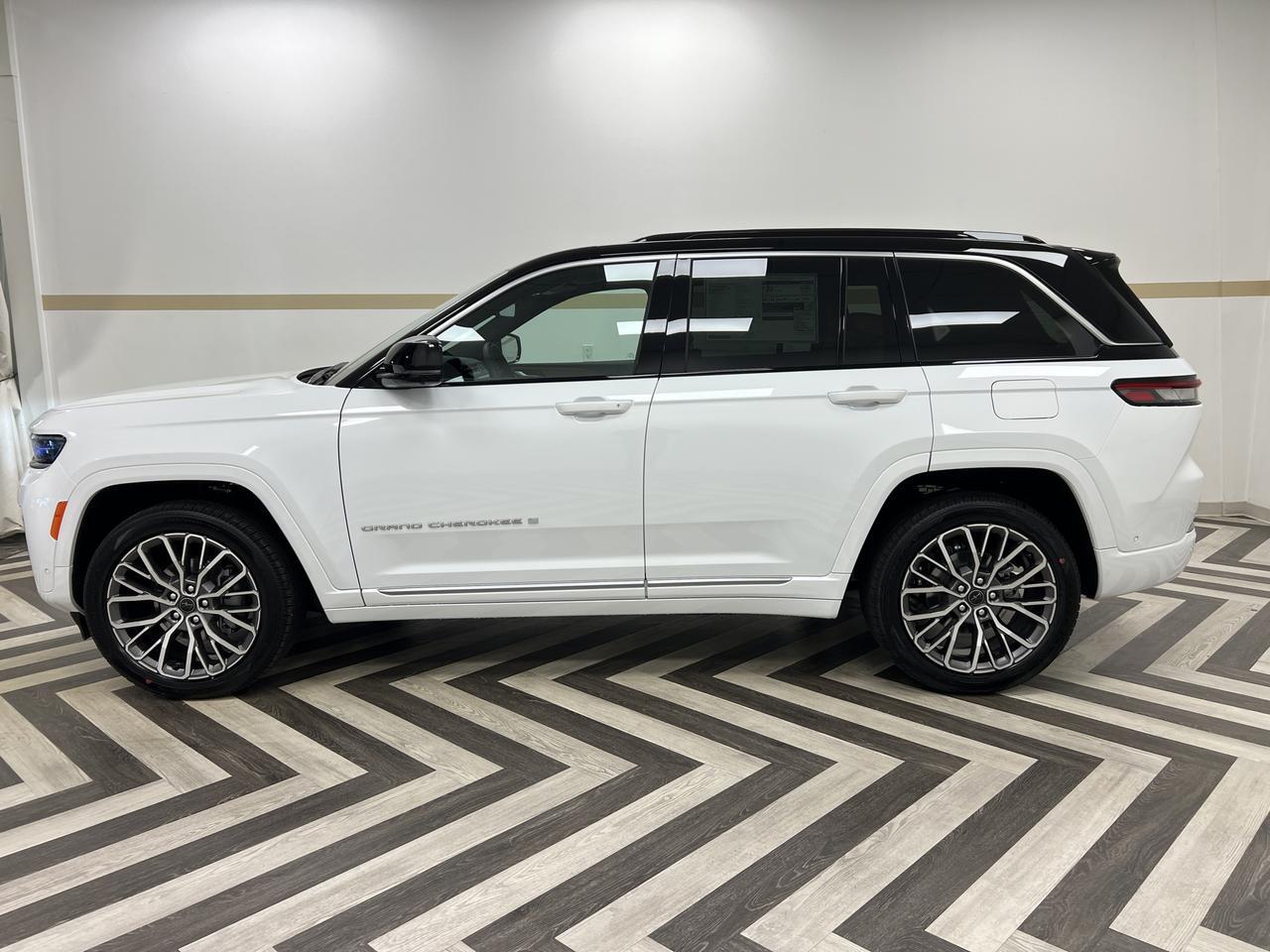 2027 Jeep Grand Cherokee Summit Gasoline