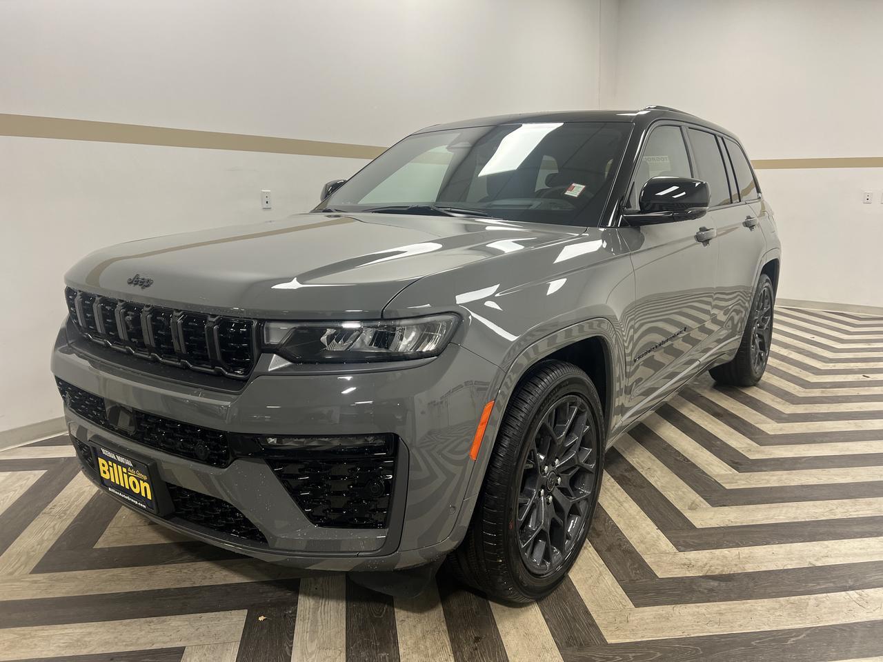 2027 Jeep Grand Cherokee Summit Gasoline