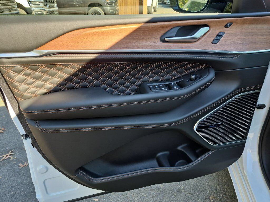 2027 Jeep Grand Cherokee Summit Gresham OR