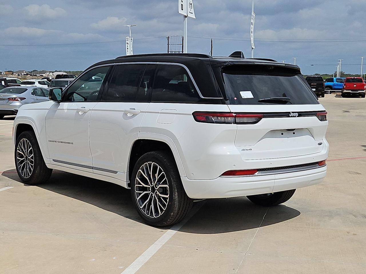 2027 Jeep Grand Cherokee Summit Castroville TX