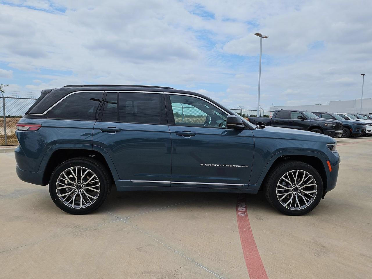 2027 Jeep Grand Cherokee Summit Castroville TX