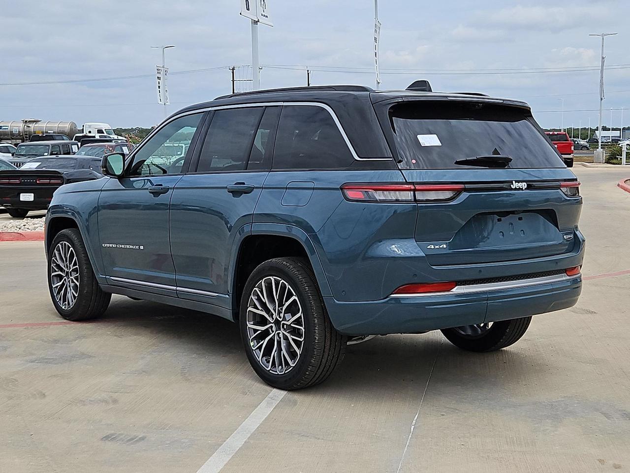 2027 Jeep Grand Cherokee Summit Castroville TX